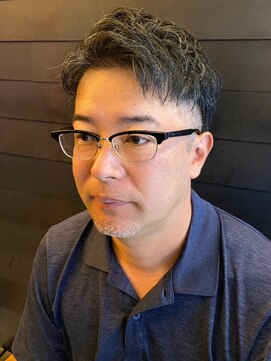 ディスイズバーバーサード(THIS IS BARBER 3rd) メンズナチュラルパーマ ツーブロック ビジネス 40代50代