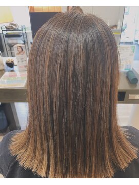 ビーズ ノイ(BEE´Z ＮＥＵ) パッツンボブ