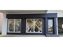 ヘアカット開発部の雰囲気（コメダ珈琲店の向いです。）