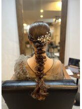 スリー(three) ヘアセット ヘアアレンジ 編み下ろし