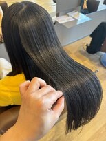 ロッカ(ROCCA)&nbsp;乾かすだけでこの艶感。梅雨対策に人気の髪質改善ストレート