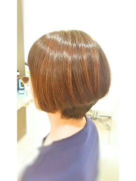 ヘアーアティレ(HAIR attirer) 前下がりボブ