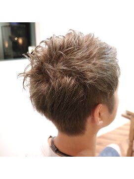 ウィスカーヘアー(whisker hair) ツーブロックショート