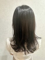 ニィ(2iee.)&nbsp;柔らかい髪の毛でも綺麗なロングレイヤー