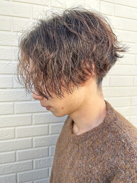 ヒュイル バイ ニアウ(Hwyl by Niau) メンズセンターパートスパイラルパーマニュアンスパーママッシュ