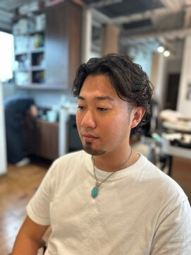 リバレッジ 白金(Leverage) 大人海外パーマ風刈り上げセンターパート