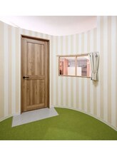 Q：妊娠していても来店可能ですか? また親子や友達とペア来店は可能でしょうか？ベビーカーは可能ですか？