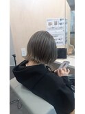 切りっぱなしボブ外はね　ハイライトカラー