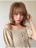 ハイライト前上がりショートプラチナブロンドウルフボブ
