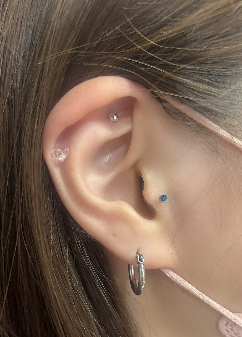 20代30代に人気の【耳ツボジュエリー】3粒、4粒：L244724006｜ジウ