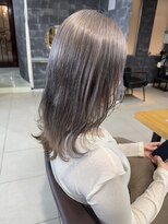 ラウル(Laulu)&nbsp;ミディアムヘア/暗めカラー/グランマッシュ/佐倉