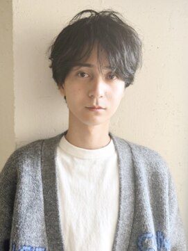 アグノス 青山(Agnos) 束感刈り上げセンターパートニュアンスパーマ大人#05mf1022