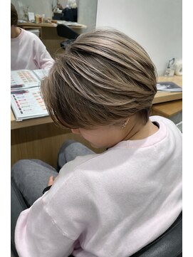 アヴァンス 京橋店(AVANCE) MEN’S HAIR/サーフカール/刈り上げセンターパート/京橋