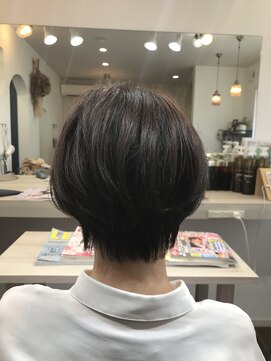 ヘア デザイン 虹いろのはさみ ふんわり大人ショート