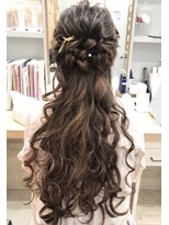 ヘアドレッサー バイ アトリエはるか 羽田空港店&nbsp;ルーズハーフアップ