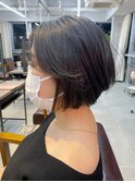 頭の形が綺麗に見えるショートボブ かきあげバング
