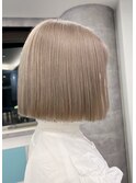 ハイトーンベージュカラー（ミルクティーカラー）×ボブカット