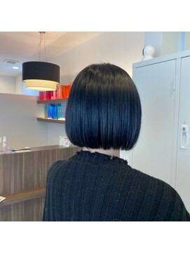 グランドール リュクス(Grandoll Luxe) ぷつっとボブ×ブルーブラック