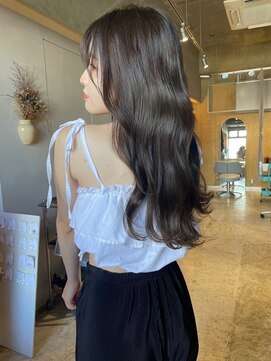 シー 岡崎(,SHE) 前髪/ウルフ/マチルダボブ/ピンクベージュ/インナーグレージュ