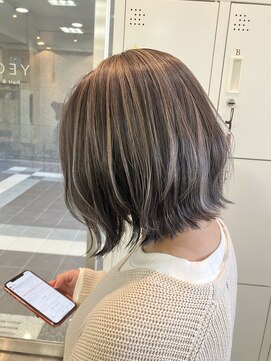 イェッカ パビル(YECCA pabil) ブリーチあり*ハイライトカラー