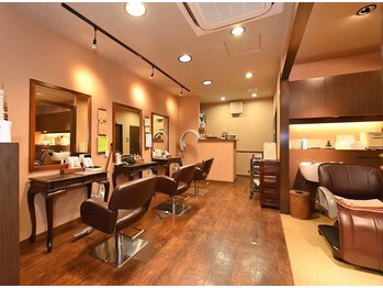 美容室 ビアンララ(Bianglalah)の写真/ブラウンを基調とした店内はゆったりと過ごせる癒し空間。あなただけのサロンタイムをお届けします♪