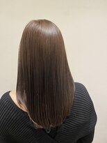 シャルロット(CHARLOTTE) 赤味を抑えたツヤカラー