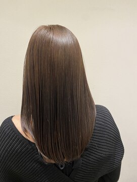 シャルロット(CHARLOTTE) 赤味を抑えたツヤカラー