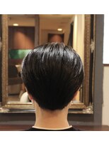 凛&nbsp;女性らしいソフトなツーブロック