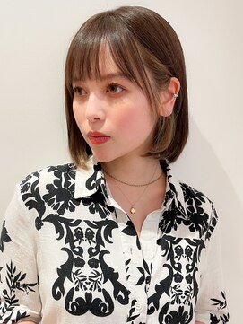 ヴィヴィ(VIVIE) 大人可愛い耳かけ小顔美髪切りっぱなしイヤリングカラーミニボブ