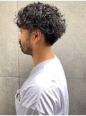 刈り上げ 強めパーマのスペインカール