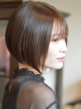 “デザイン”と“髪素材”の美しさ。相反する二つの美しさが交わるデザインを提案するサロン！