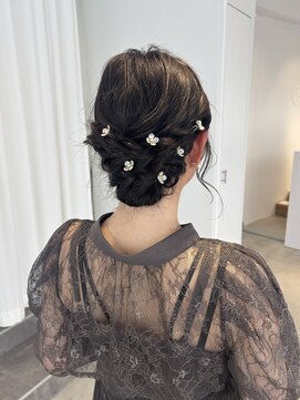 サークル(CIRCLES) シニヨンアレンジ結婚式お呼ばれアレンジ