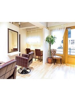 3席の少人数サロンで、プライベート&落ち着いた空間でのくつろぎ感◎