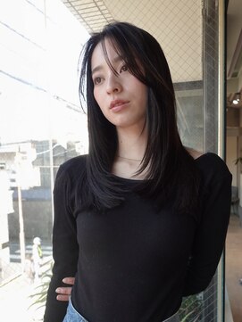 カート バイ デコ(Kurt by DECO) ストレートでも軽さと動きのでるレイヤーカット 英心