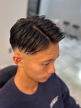 刈部倶楽舞 フェード/barberスタイル/ビジネスヘア/スキンフェード/黒髪