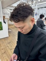 ユイマァルスロウ 倉敷(YUIMARLSLOW)&nbsp;メンズスタイル20代30代40代刈り上げショートフェザーパーマ