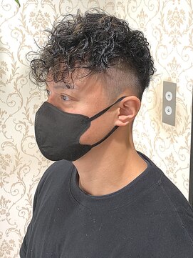 リスタバイネオリーブ 浅草(Re:sta by neolive) 前回、高く刈り上げられた失敗を活かすスペインカール【浅草】