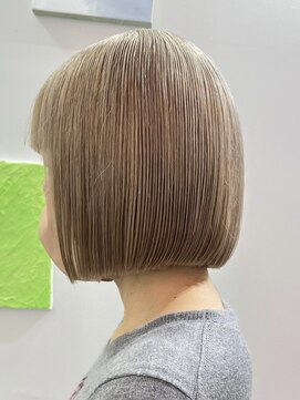 デート 下北沢(DATE) ダブルカラーミルクティーベージュカラーケアブリーチ韓国ボブ