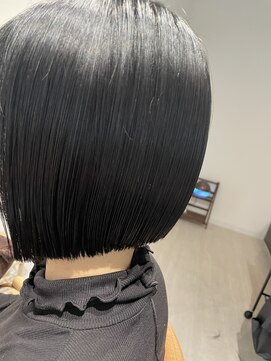 リセ(risee) 前下がりぱっつんボブ～Black hair～