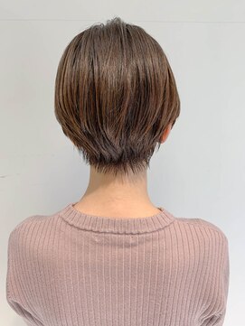テトヘアー(teto hair) ハンサムショート、アッシュブラウン、前下がりショート