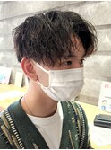 センターパートツイストスパイラルパーマメンズ波巻きパーマ