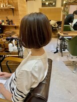 チリンバイロストシティー(Chillin by LOSTCITY)&nbsp;白髪ぼかしハイライトボブ