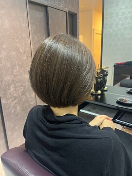グレイヘアービューティー(gray hair beauty) ショートボブ