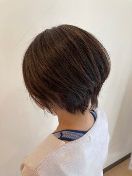 スタジオ アルファプラス 日暮里店(studio α+) ステップボーンカットカットボブショートハイライト白髪ぼかし