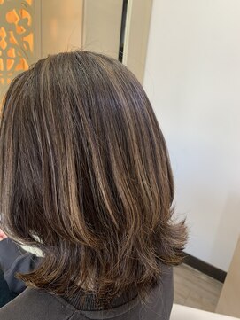 ヘア バース ラヴィエール(Hair BIRTH Laviere) アンブレラチックなハイライト レイヤーミディアム