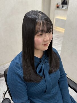 ホワイト(WHITE) 黒髪ひかえめレイヤー