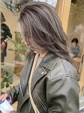 リヴゴーシュ(rive gauche) 【61.白髪ぼかしハイライト】ショート・レイヤーカットも人気