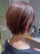ナチュラル ヘアーデザイニング(Natural hair designing)&nbsp;美フォルム際立つ前下がりショート×艶ブラウンで大人の品格