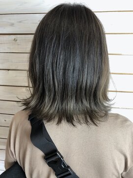 デコヘアー キートス(DECO HAIR kiitos) ナチュラルグレージュの切りっぱなしボブ