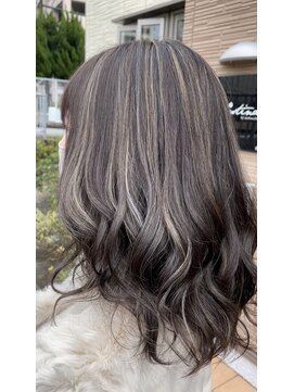 サローネデ アグスティナ バイ サンバンチ(salones de agustina by sanbanchi) ハイライトカラー×チャコールグレー